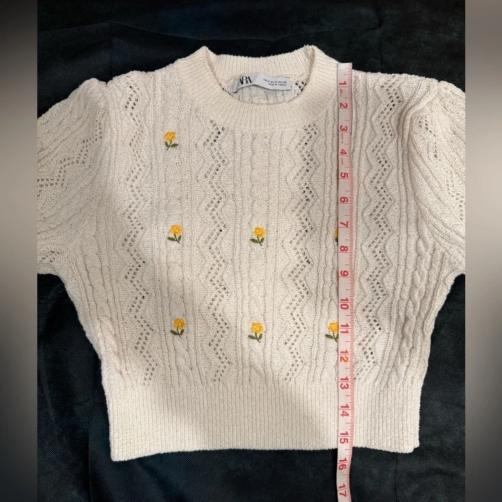 🔥Zara White Cropped Sweater with Yellow Floral Accents🔥